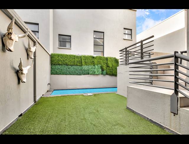 3 BEDROOM TOWNHOUSE FOR SALE IN DUNKELD WEST